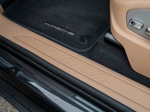 Certified 2025 Porsche Macan image 26