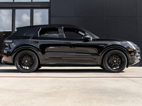 Certified 2025 Porsche Cayenne E-Hybrid AWD/4WD image 12