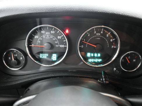 Used 2018 Jeep Wrangler Unlimited Sahara AWD/4WD image 12