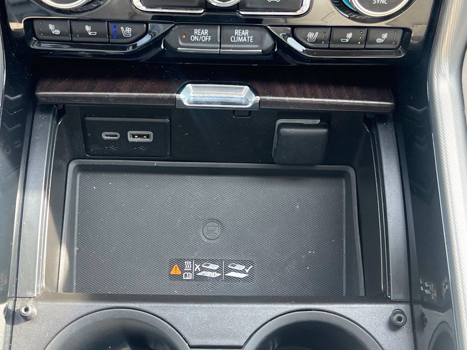 Used 2023 GMC Yukon Denali w/ LPO, Floor Liner Package AWD/4WD image 38