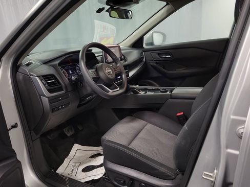 Used 2024 Nissan Rogue SV image 12