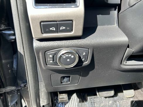 Used 2017 Ford F150 Lariat w/ Equipment Group 502A Luxury AWD/4WD image 21