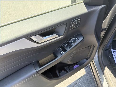 Used 2025 Ford Escape Platinum AWD/4WD image 19