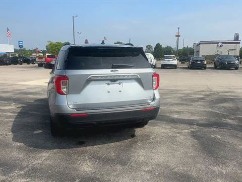 Used 2022 Ford Explorer XLT image 7