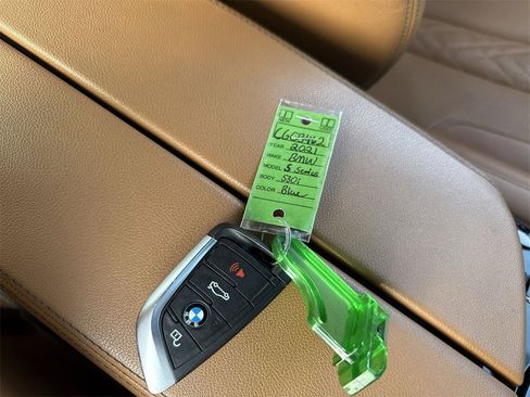 Used 2021 BMW 530i xDrive w/ Convenience Package image 30