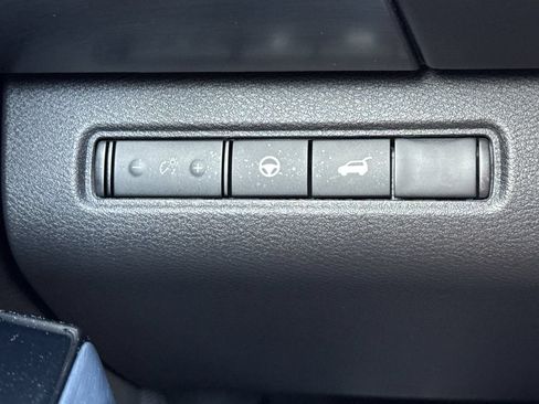 Certified 2023 Nissan Pathfinder SL FWD image 33