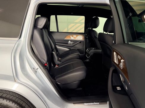 Used 2024 Mercedes-Benz GLS 450 4MATIC image 27