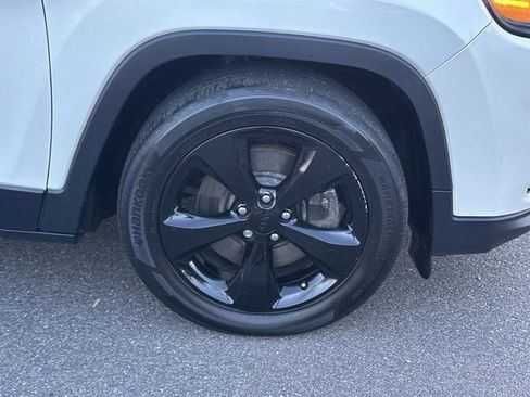 Used 2019 Jeep Cherokee Latitude Plus image 16