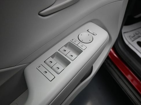 Used 2025 Hyundai Kona SEL AWD/4WD image 11