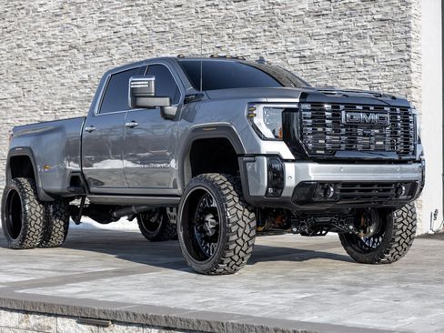 Used 2026 GMC Sierra 3500 Denali Ultimate image 8