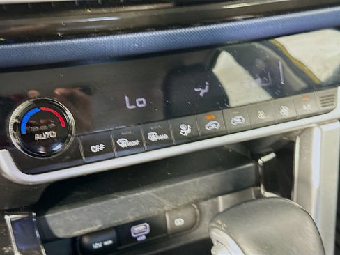 Used 2023 Kia Seltos S w/ Navigation Package FWD image 16
