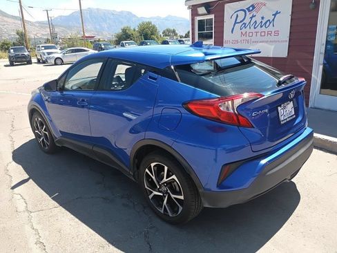 Used 2018 Toyota C-HR XLE FWD image 3
