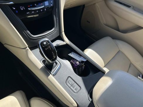 Used 2017 Cadillac XT5 Premium Luxury FWD image 32