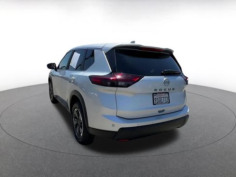Used 2025 Nissan Rogue SV FWD image 11