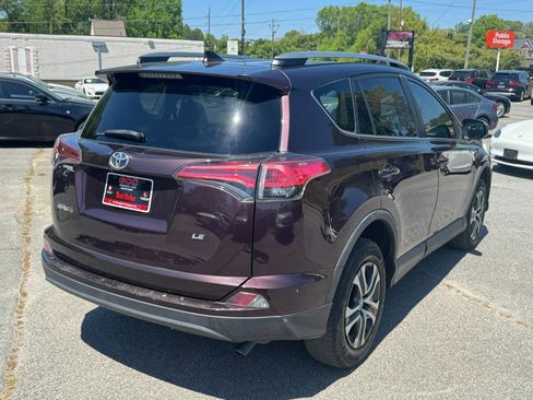 Used 2018 Toyota RAV4 LE FWD image 7