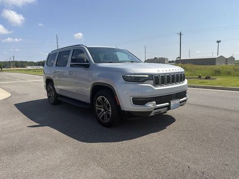 Used 2024 Jeep Wagoneer Series II w/ Flexible Seating Group AWD/4WD image 7