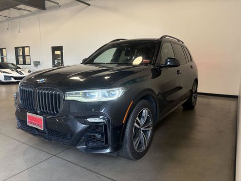 Used 2022 BMW X7 M50i w/ Dynamic Handling Package AWD/4WD image 3