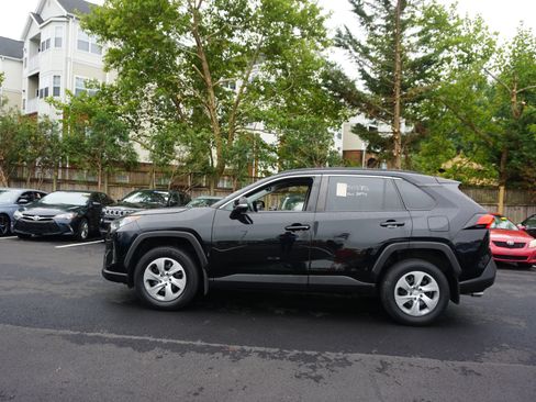 Used 2021 Toyota RAV4 LE AWD/4WD image 5