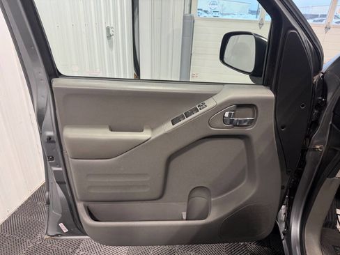 Used 2018 Nissan Frontier SV image 10