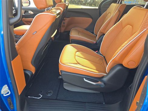 New 2026 Chrysler Pacifica Pinnacle image 21