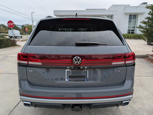 New 2026 Volkswagen Atlas Peak Edition image 5