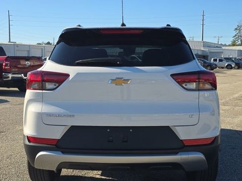 Used 2023 Chevrolet TrailBlazer LT w/ Convenience Package image 4