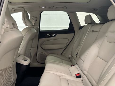 Used 2023 Volvo XC60 B5 Plus image 15