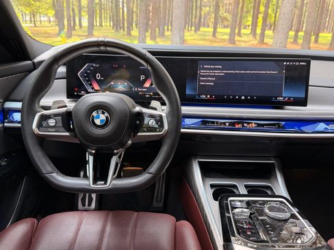 Used 2023 BMW 760i xDrive AWD/4WD image 3