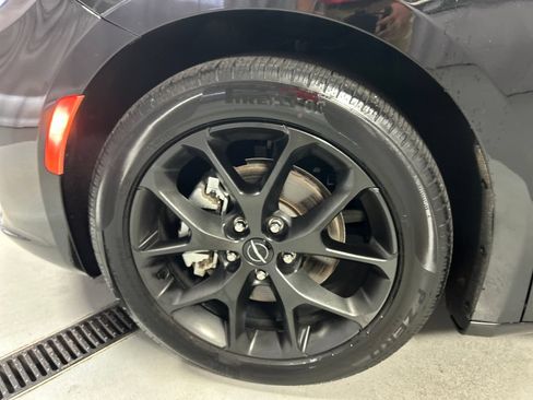 Used 2024 Chrysler Pacifica Limited w/ S Appearance Package FWD image 9