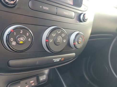 Used 2019 Kia Soul image 18