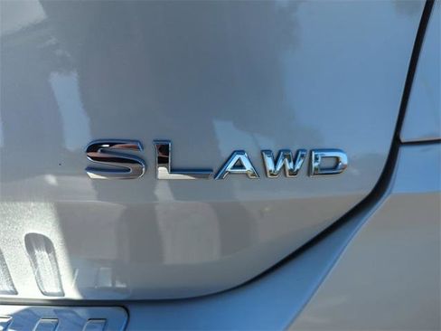 Certified 2018 Nissan Rogue SL w/ Premium Package image 17