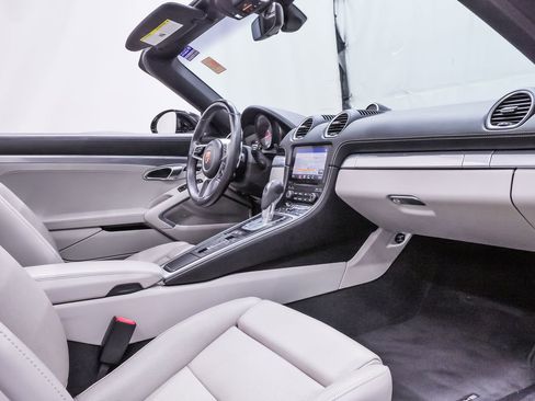 Used 2018 Porsche 718 Boxster S image 12