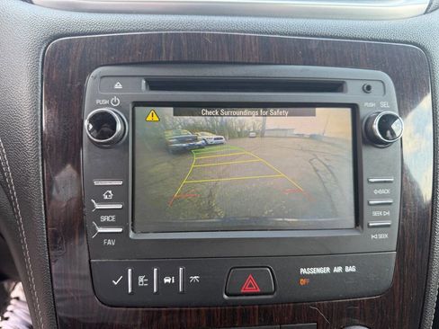 Used 2017 Chevrolet Traverse LT image 22