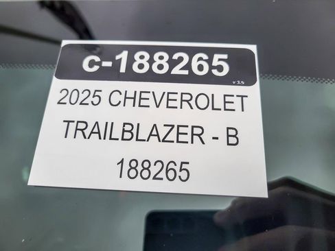 Used 2025 Chevrolet TrailBlazer LT image 23