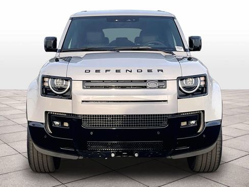 New 2026 Land Rover Defender 130 X-Dynamic SE image 5