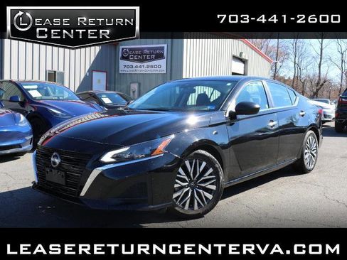 Used 2024 Nissan Altima 2.5 SV image 1