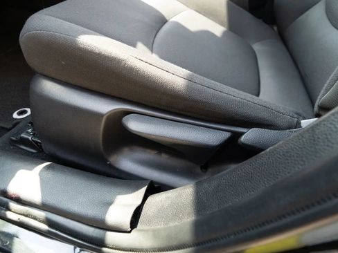 Used 2021 Toyota Corolla LE FWD image 27