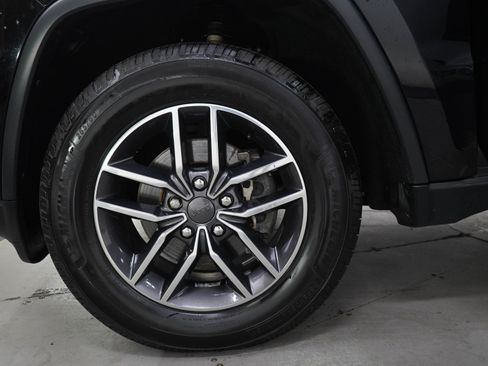 Used 2019 Jeep Grand Cherokee Limited w/ Luxury Group II AWD/4WD image 30