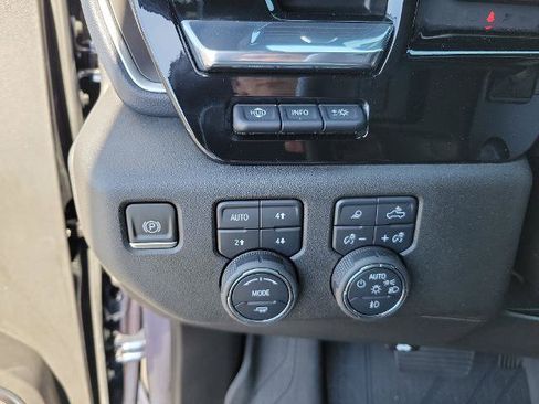 Used 2023 Chevrolet Silverado 1500 High Country w/ Technology Package AWD/4WD image 27