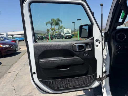 Used 2021 Jeep Wrangler Unlimited Sahara AWD/4WD image 11