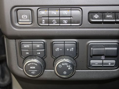 Used 2024 Chevrolet Tahoe High Country image 40