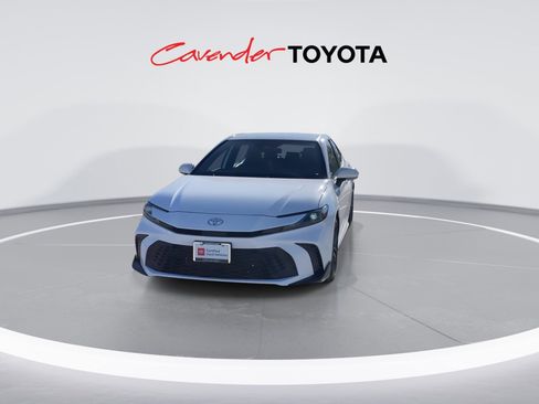 Used 2026 Toyota Camry SE image 3