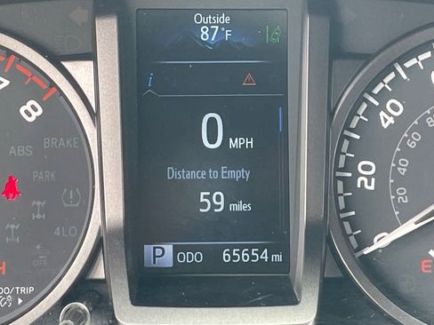 Used 2022 Toyota Tacoma TRD Off-Road image 12