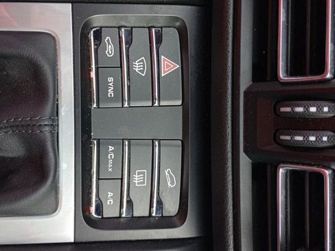 Used 2021 Porsche Macan image 32