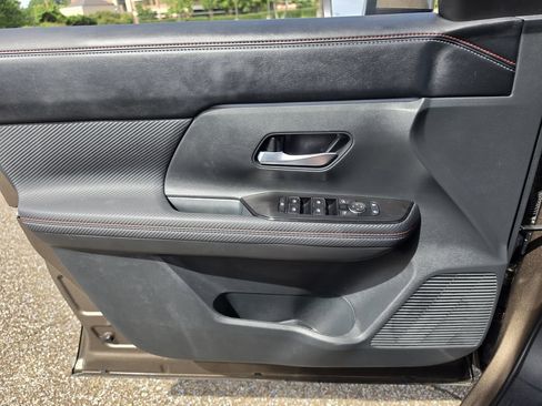 Used 2025 Nissan Kicks SR FWD image 15