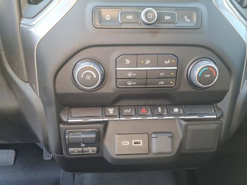 Used 2022 Chevrolet Silverado 2500 Custom w/ Custom Value Package image 15