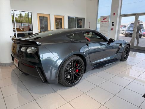 Used 2019 Chevrolet Corvette Z06 RWD image 2