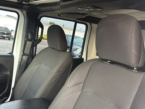 Used 2022 Jeep Wrangler Unlimited Sport image 12