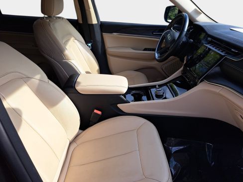 Used 2021 Jeep Grand Cherokee L Limited image 10