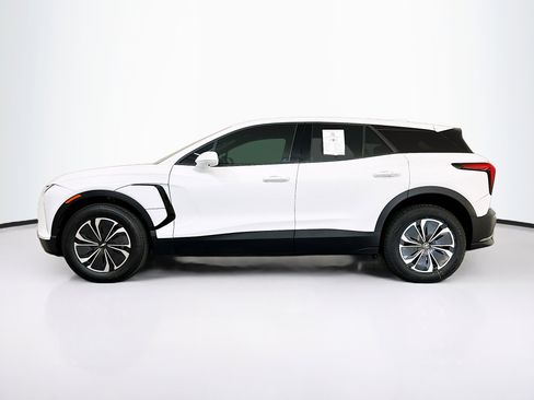 Used 2025 Chevrolet Blazer EV LT AWD/4WD image 4